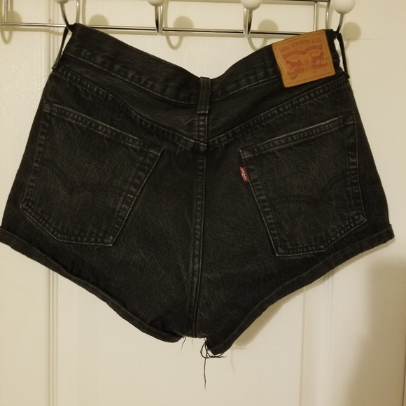 Faded black Levi shorts - Picture 2 of 3